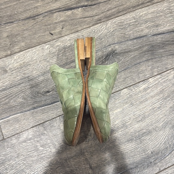 • Free People • Parker Flat Slip On loafers Green Woven
Leather 38 - Picture 3 of 5